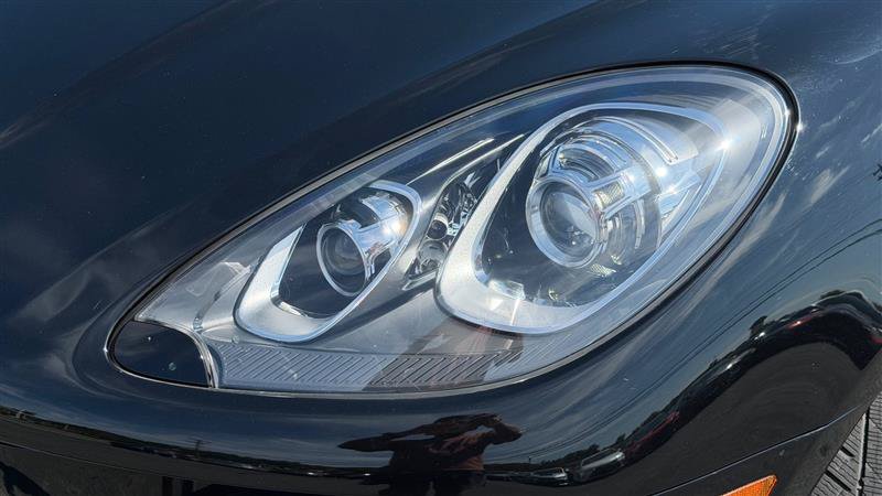 Used 2018 Porsche Macan Turbo AWD/4WD image 12