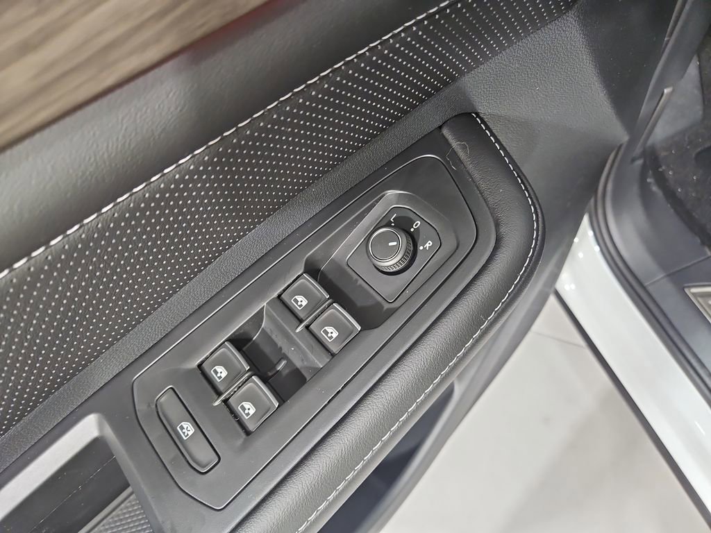 New 2026 Volkswagen Atlas SEL image 11