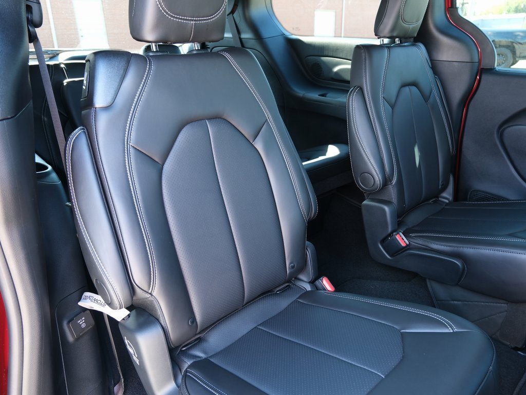 New 2026 Chrysler Pacifica Select image 31