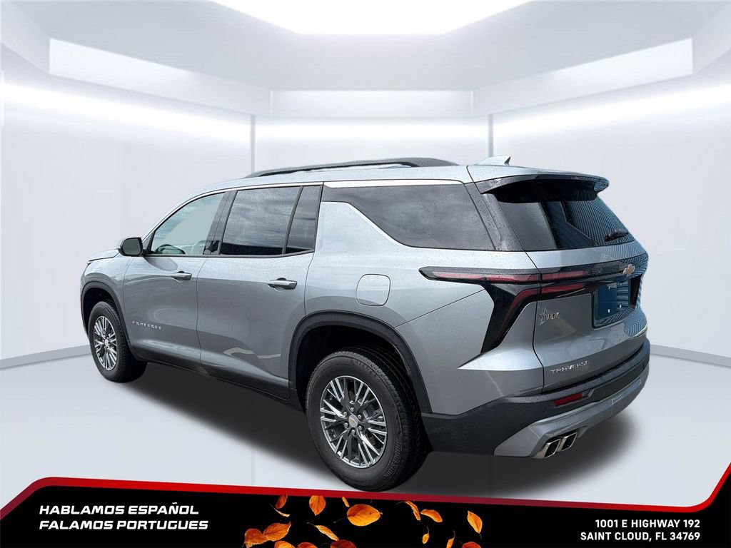 Used 2025 Chevrolet Traverse LT FWD image 3