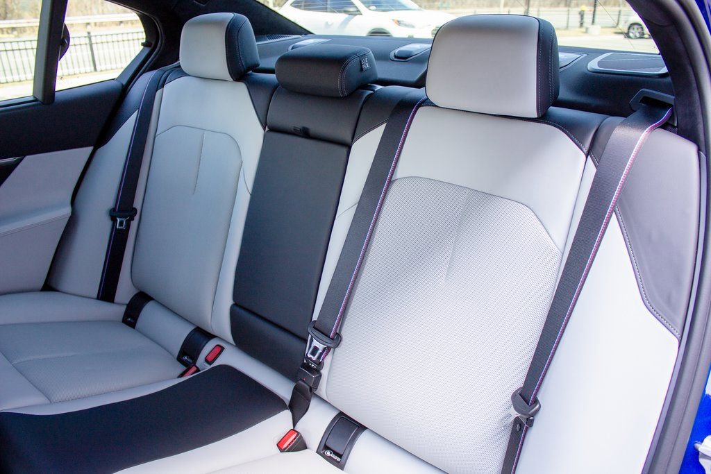 Used 2025 BMW M5 w/ Carbon Package image 22