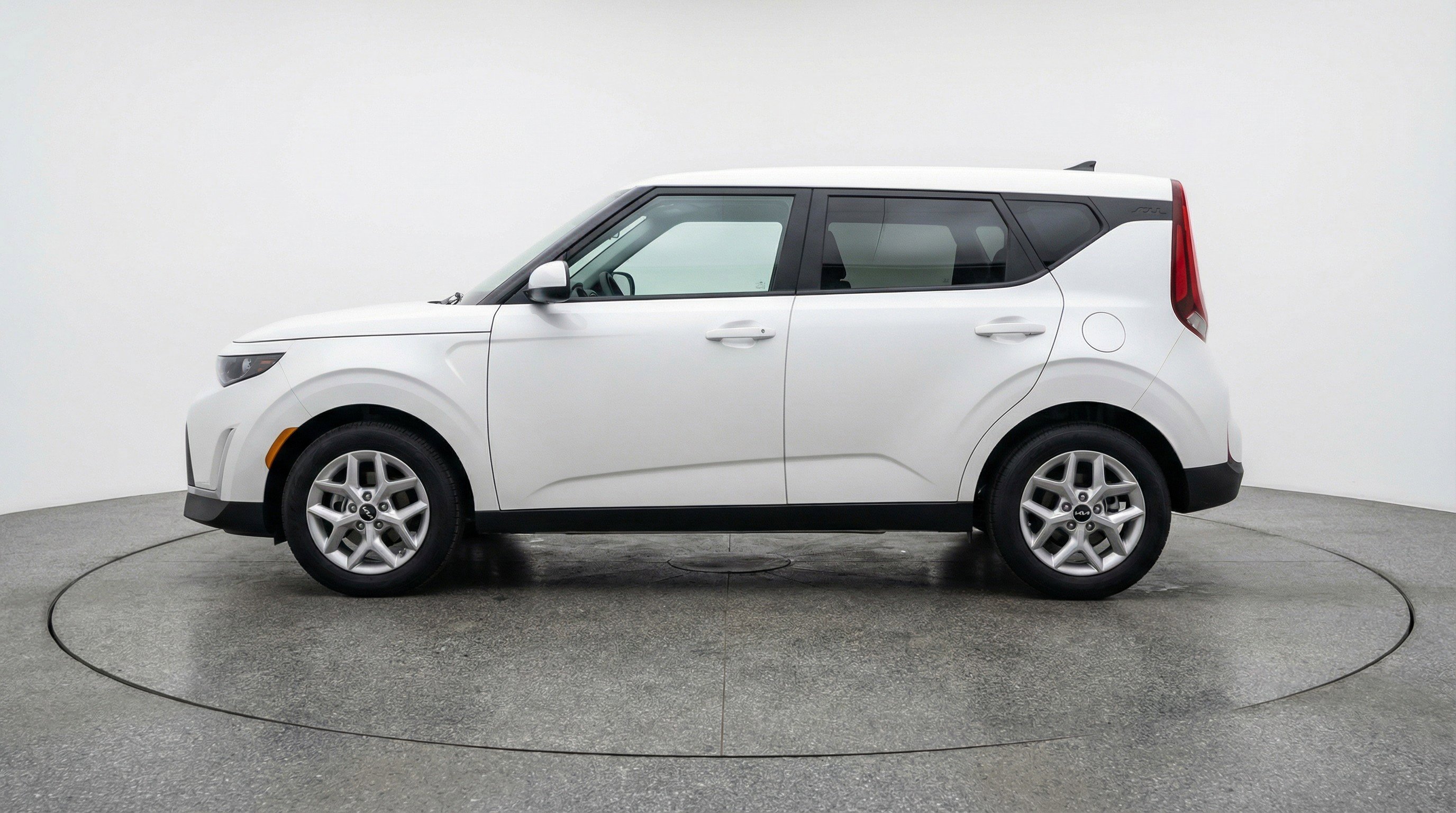 Used 2025 Kia Soul LX w/ LX Technology Package image 5