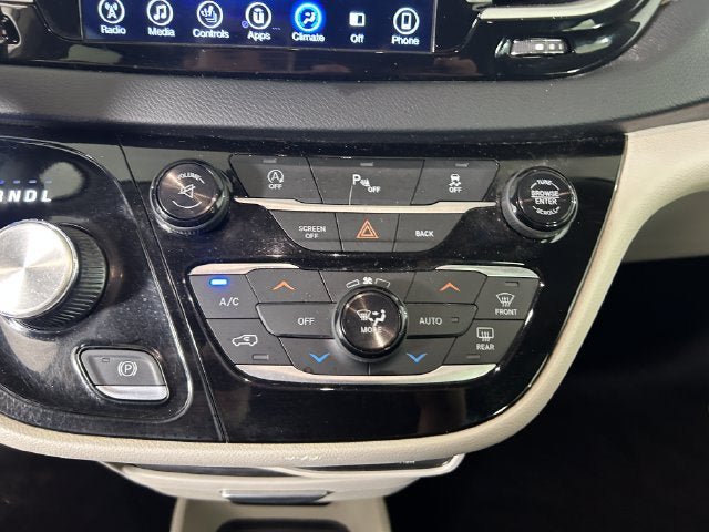 Used 2017 Chrysler Pacifica Touring-L FWD image 21
