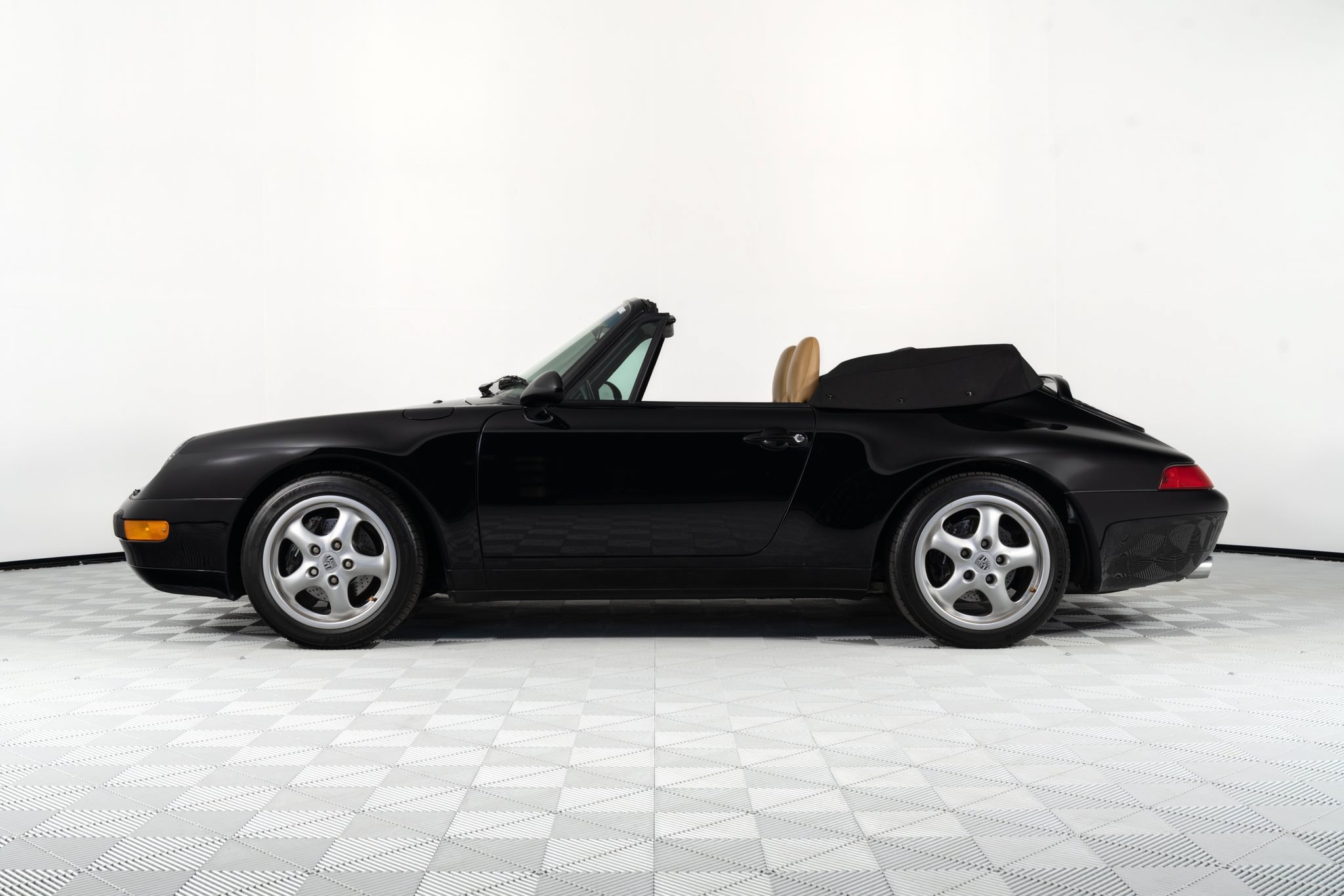 Used 1996 Porsche 911 Carrera RWD image 16
