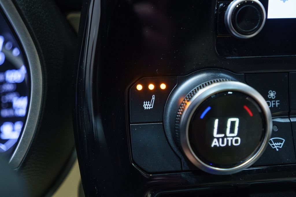 Used 2023 Toyota Highlander XLE AWD/4WD image 25