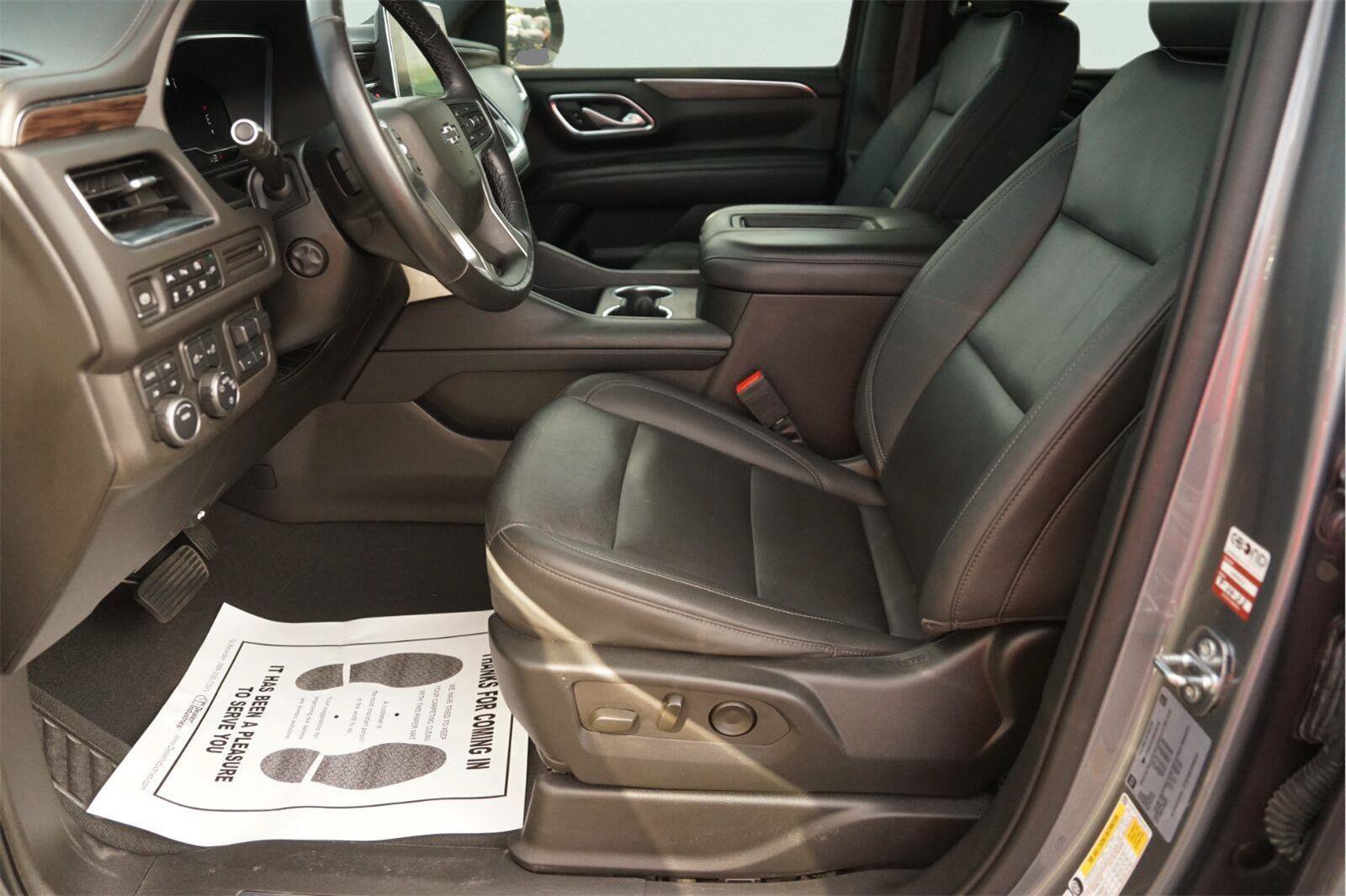 Used 2022 Chevrolet Tahoe Z71 w/ Luxury Package AWD/4WD image 9