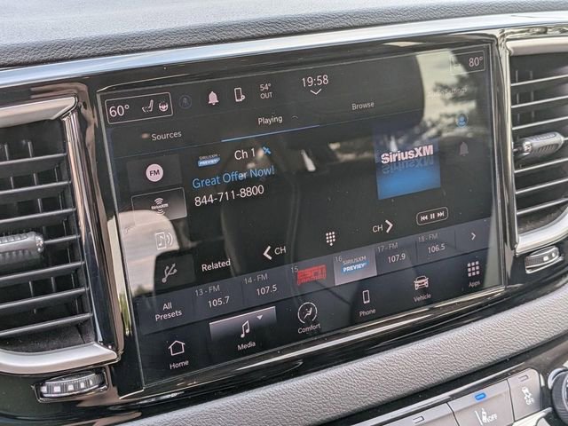 Used 2023 Chrysler Pacifica Touring-L FWD image 23