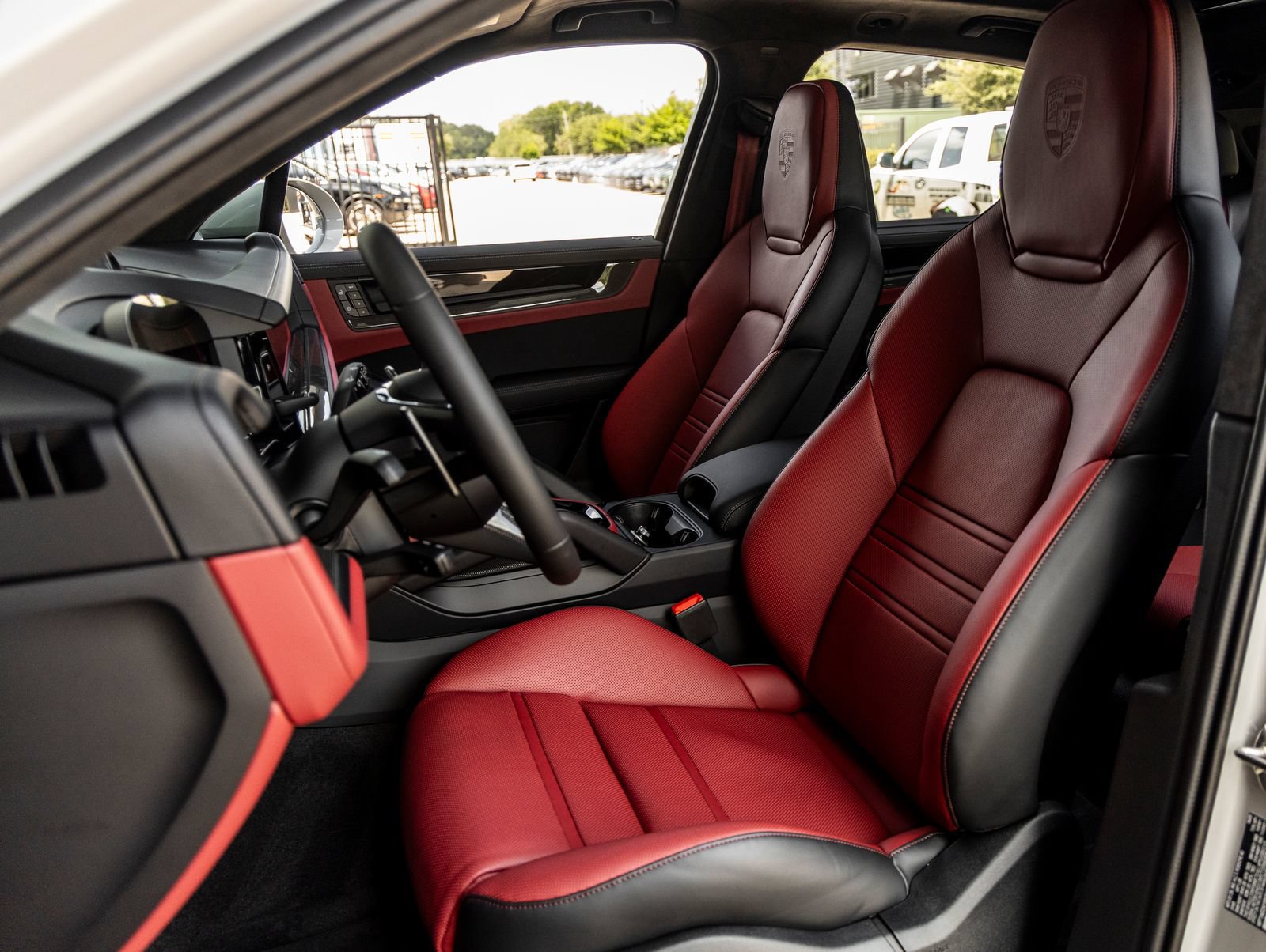 Certified 2025 Porsche Cayenne GTS AWD/4WD image 5