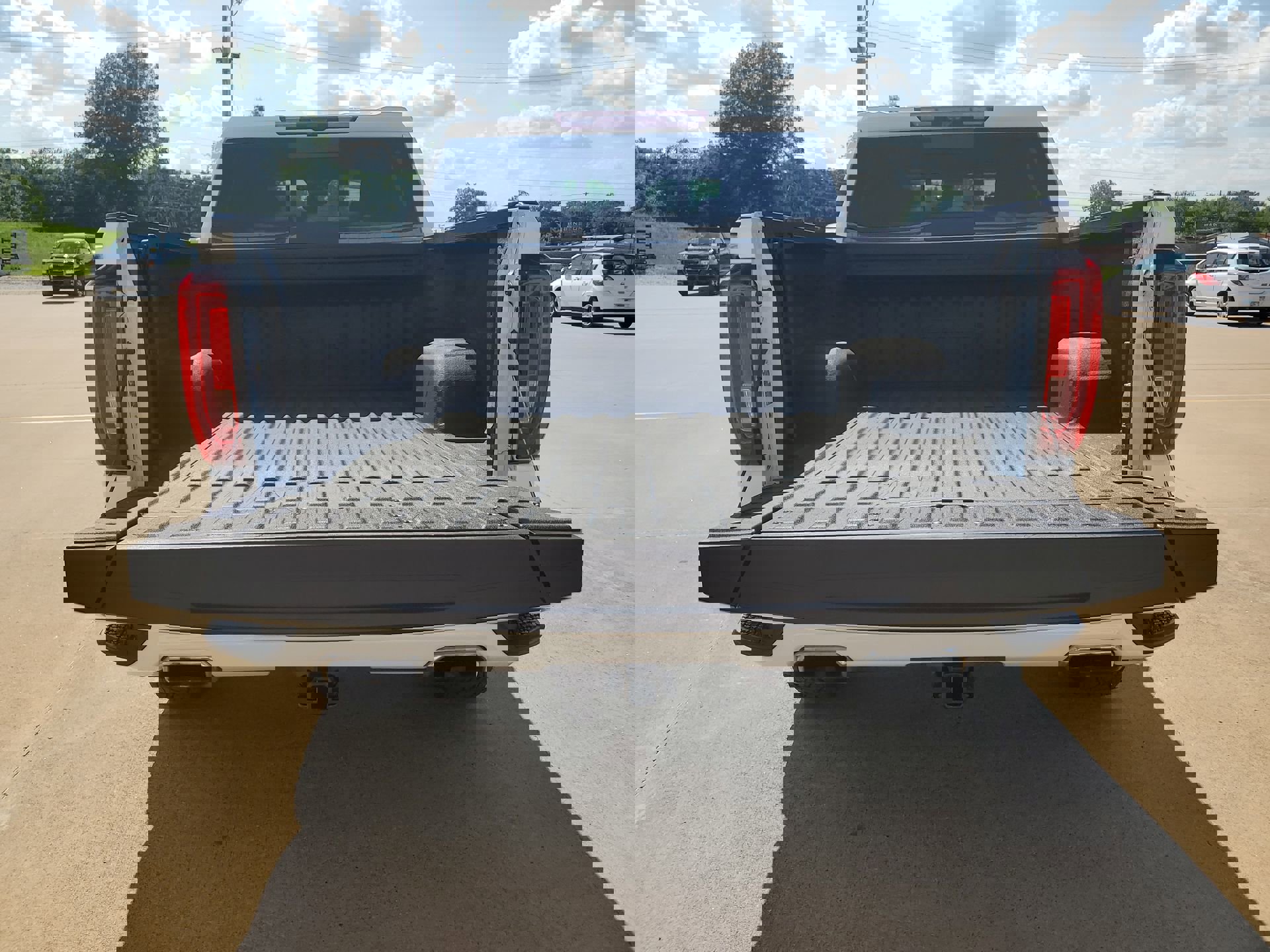 Used 2024 GMC Sierra 1500 AT4 w/ Technology Package image 32