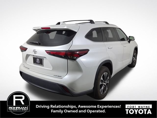 Used 2024 Toyota Highlander XLE AWD/4WD image 7