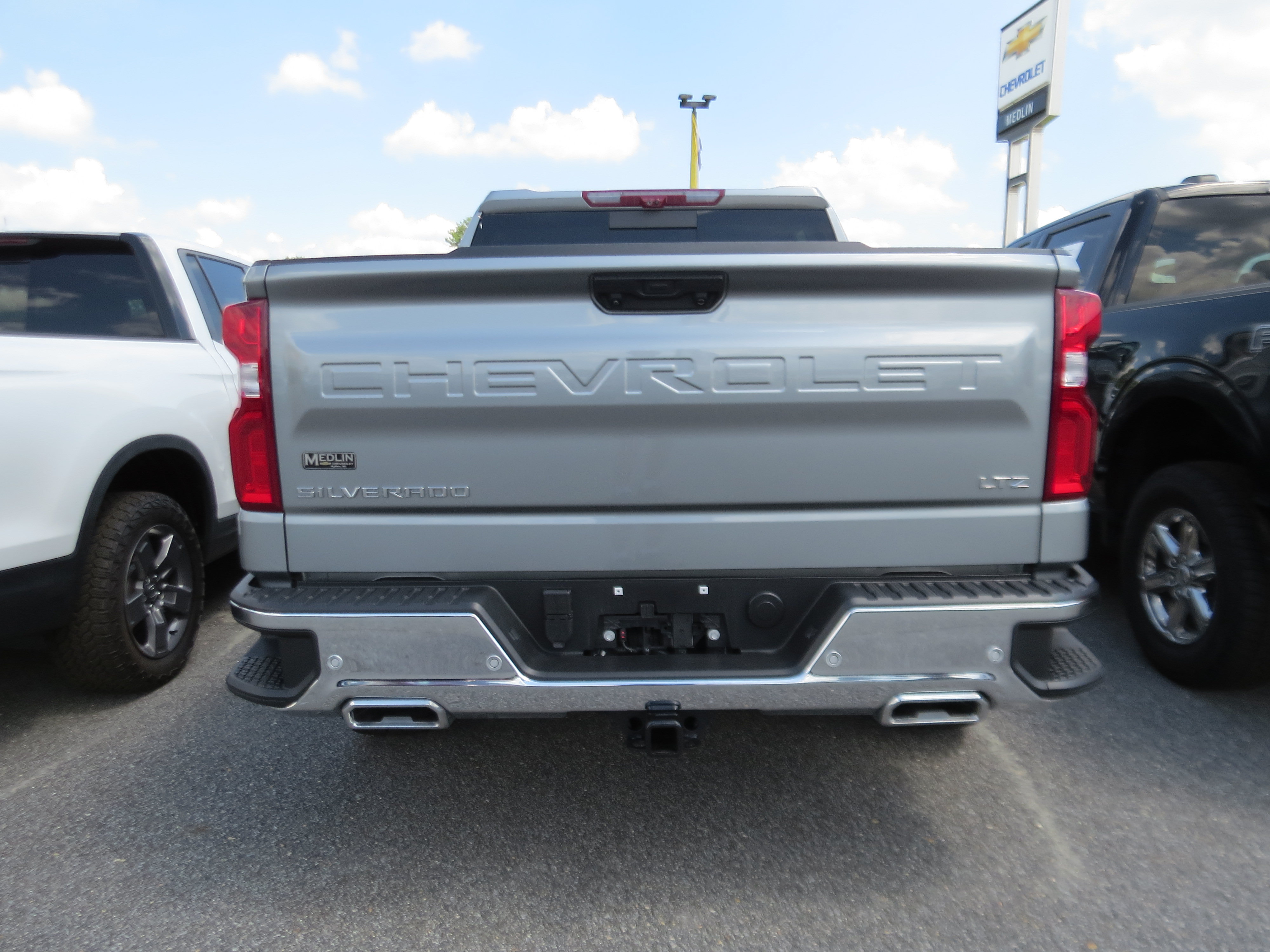 Used 2025 Chevrolet Silverado 1500 LTZ w/ Technology Package AWD/4WD image 29
