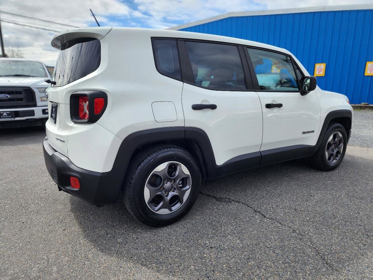 Used 2015 Jeep Renegade Sport w/ Power & Air Group FWD image 5