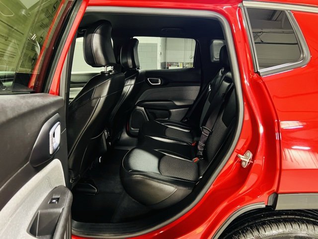 Used 2024 Jeep Compass Latitude image 25