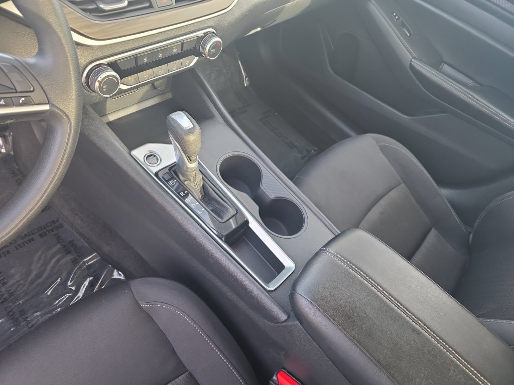 Used 2025 Nissan Altima 2.5 SV FWD image 21