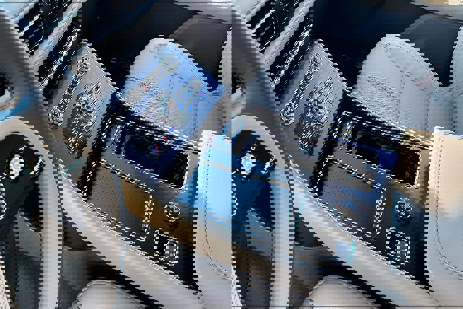 Used 2022 Lincoln Aviator Reserve w/ Elements Package Plus image 15