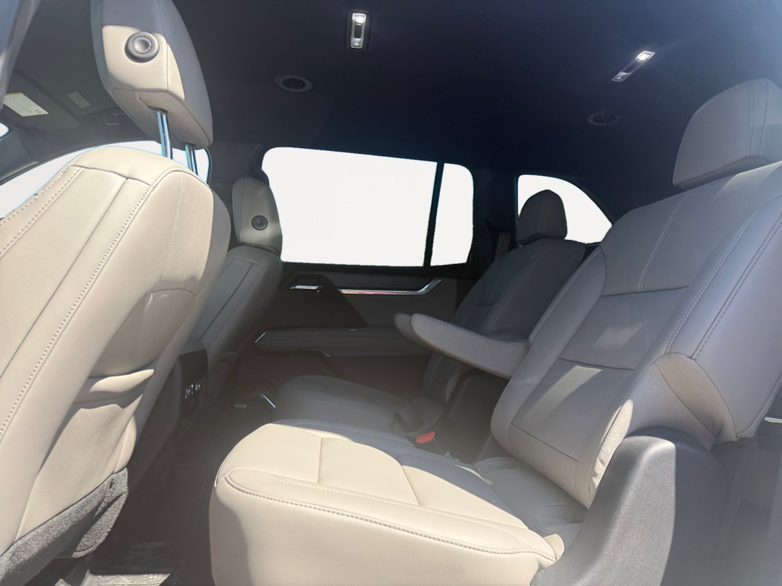 Certified 2026 GMC Acadia Elevation w/ Elevation Premium Package AWD/4WD image 13