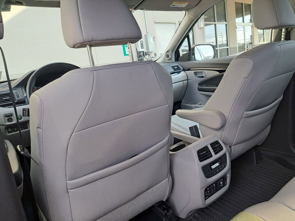 Used 2017 Honda Pilot Touring image 19