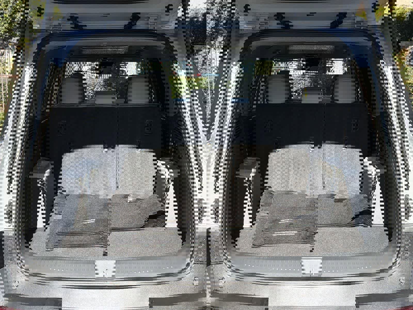 Certified 2025 Hyundai Santa Fe Limited w/ Tow & Go Package image 31