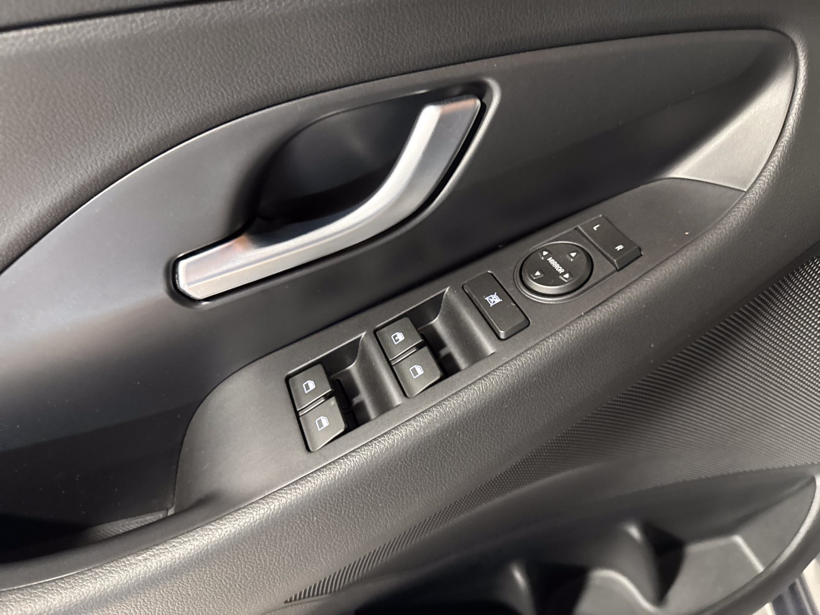 Used 2018 Hyundai Elantra GT FWD image 16