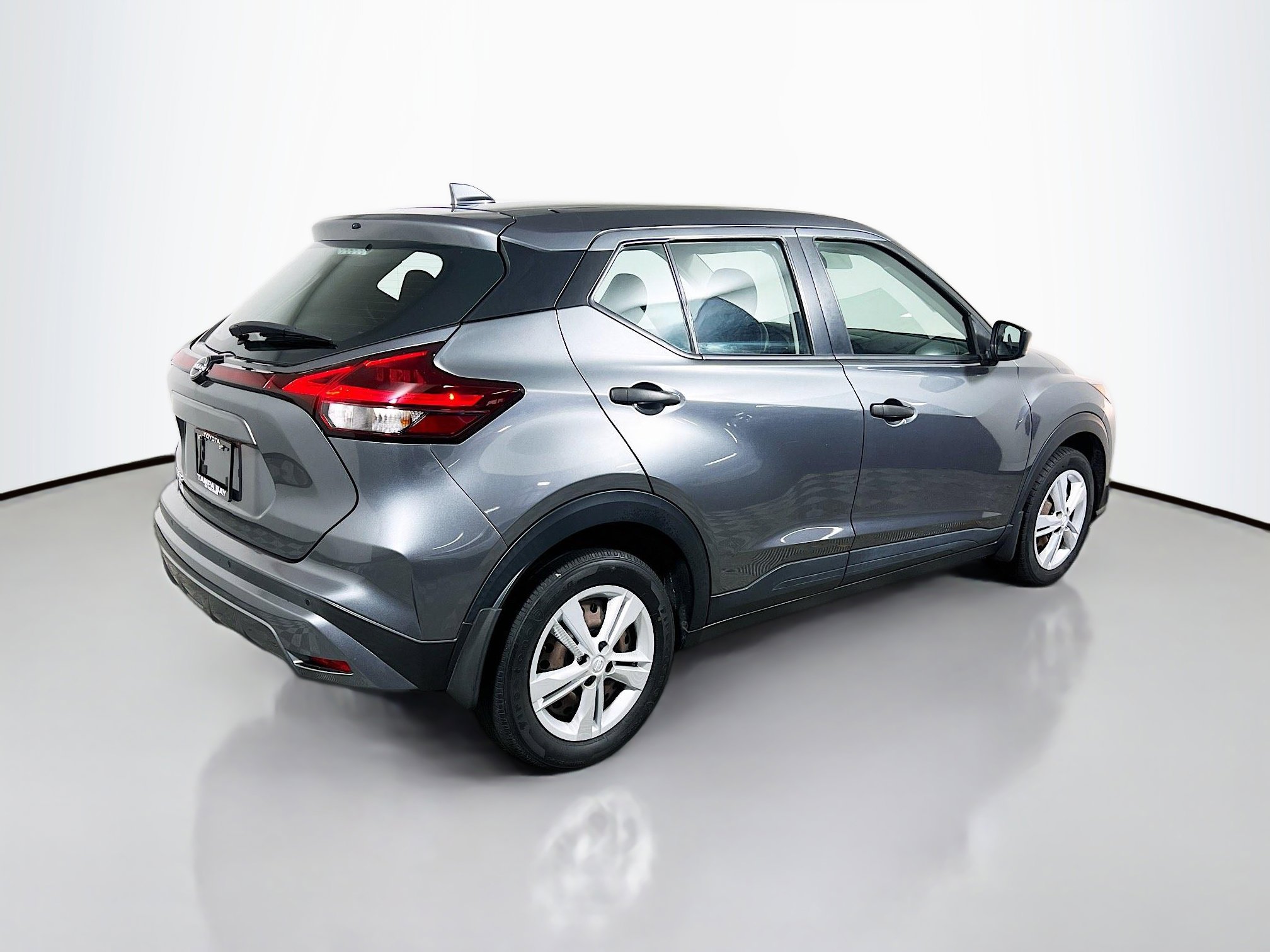 Used 2023 Nissan Kicks S image 4