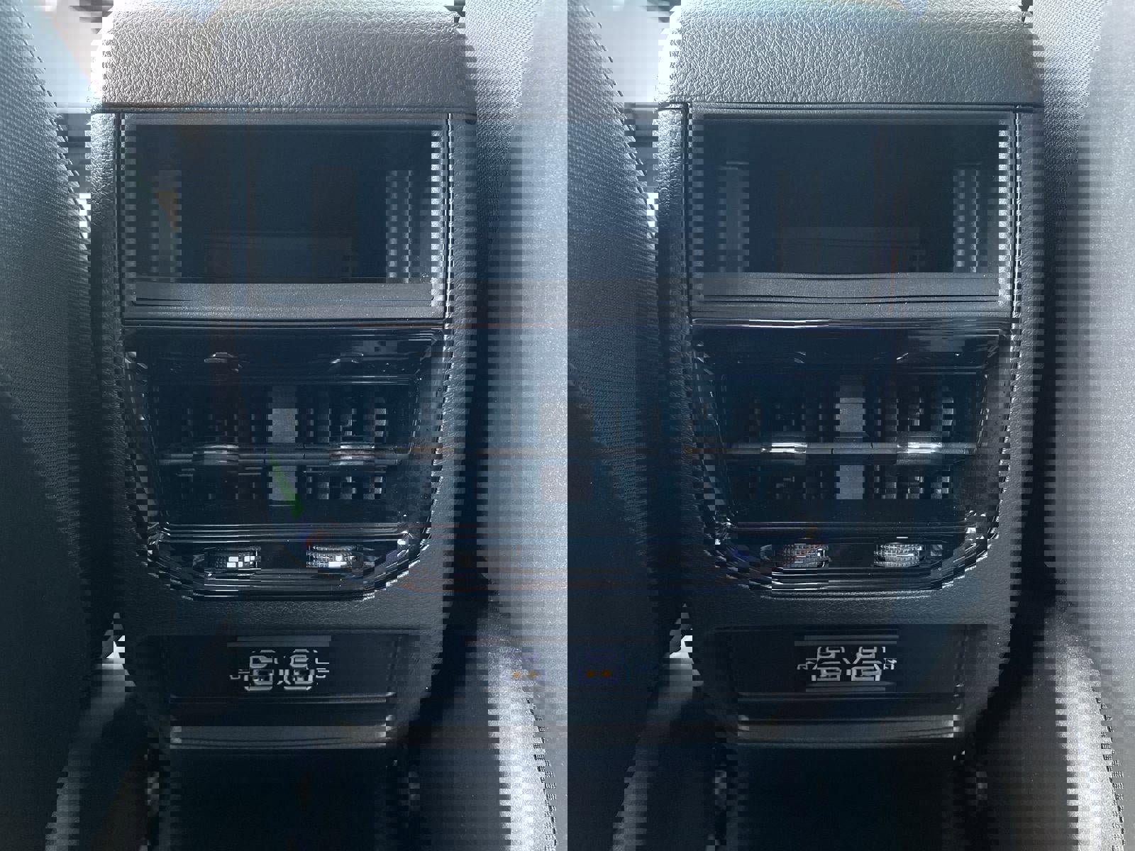 Used 2023 Jeep Grand Cherokee Laredo image 51