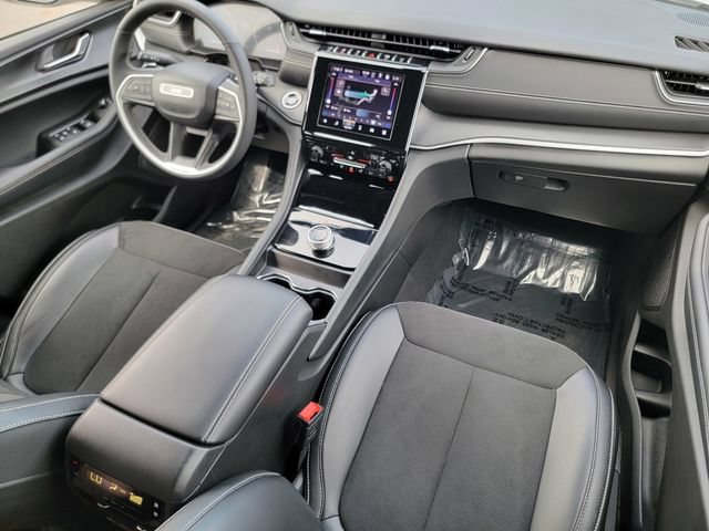 Certified 2024 Jeep Grand Cherokee L Laredo AWD/4WD image 40