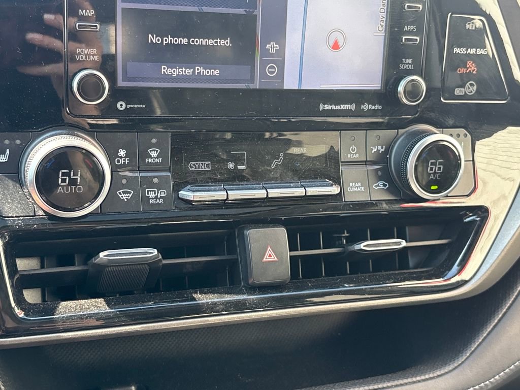 Used 2021 Toyota Highlander XLE image 12