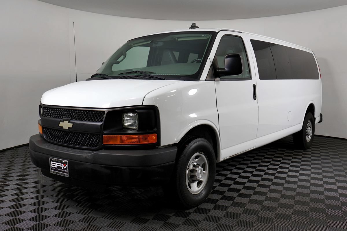 Used 2016 Chevrolet Express 3500 LS RWD image 2