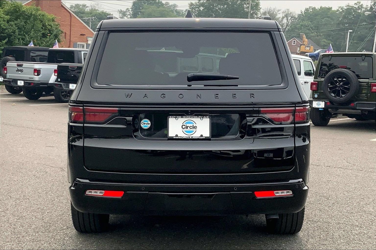 Certified 2025 Jeep Wagoneer Series II w/ Premium Group I AWD/4WD image 4