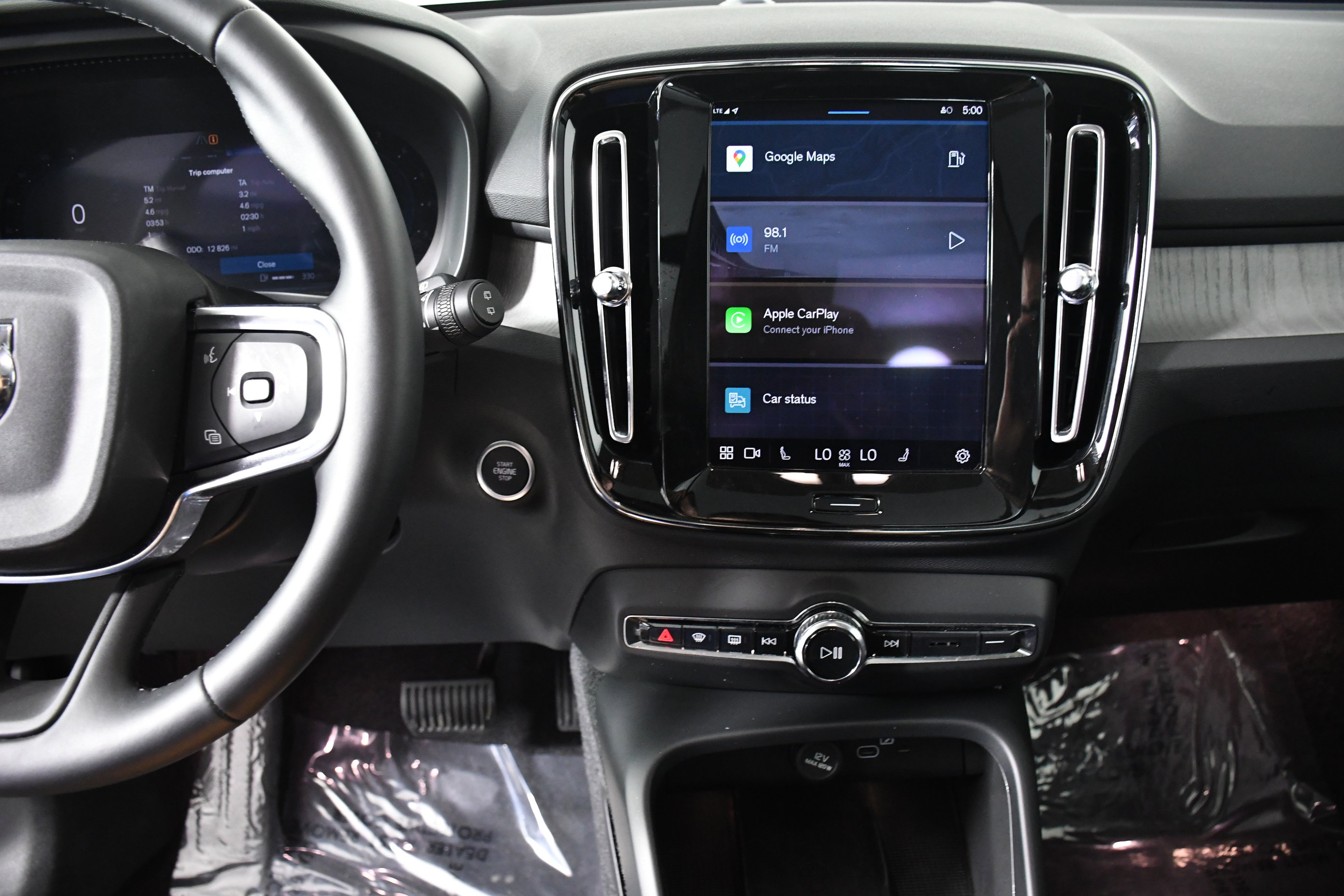 Used 2025 Volvo XC40 B5 Plus image 15