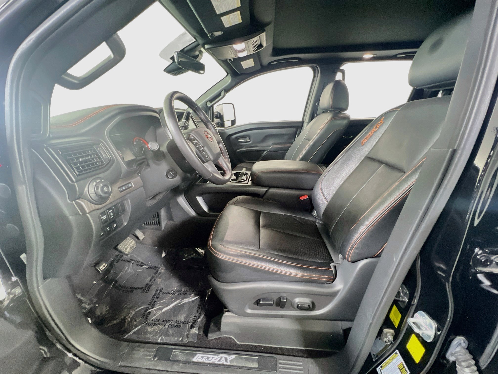 Used 2023 Nissan Titan PRO-4X w/ Pro-4x Convenience Package AWD/4WD image 19