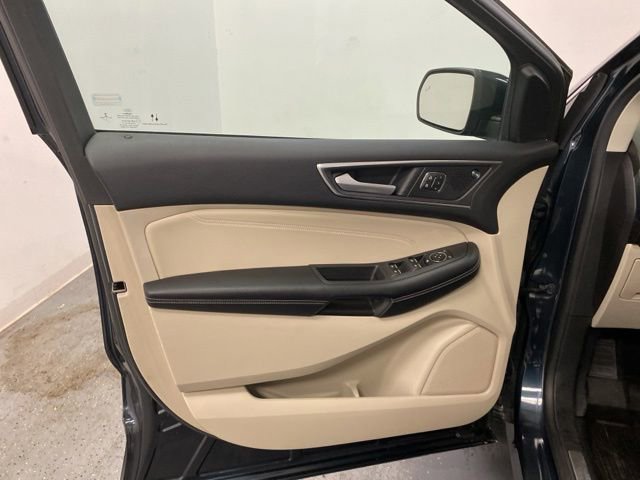 Used 2022 Ford Edge Titanium AWD/4WD image 19