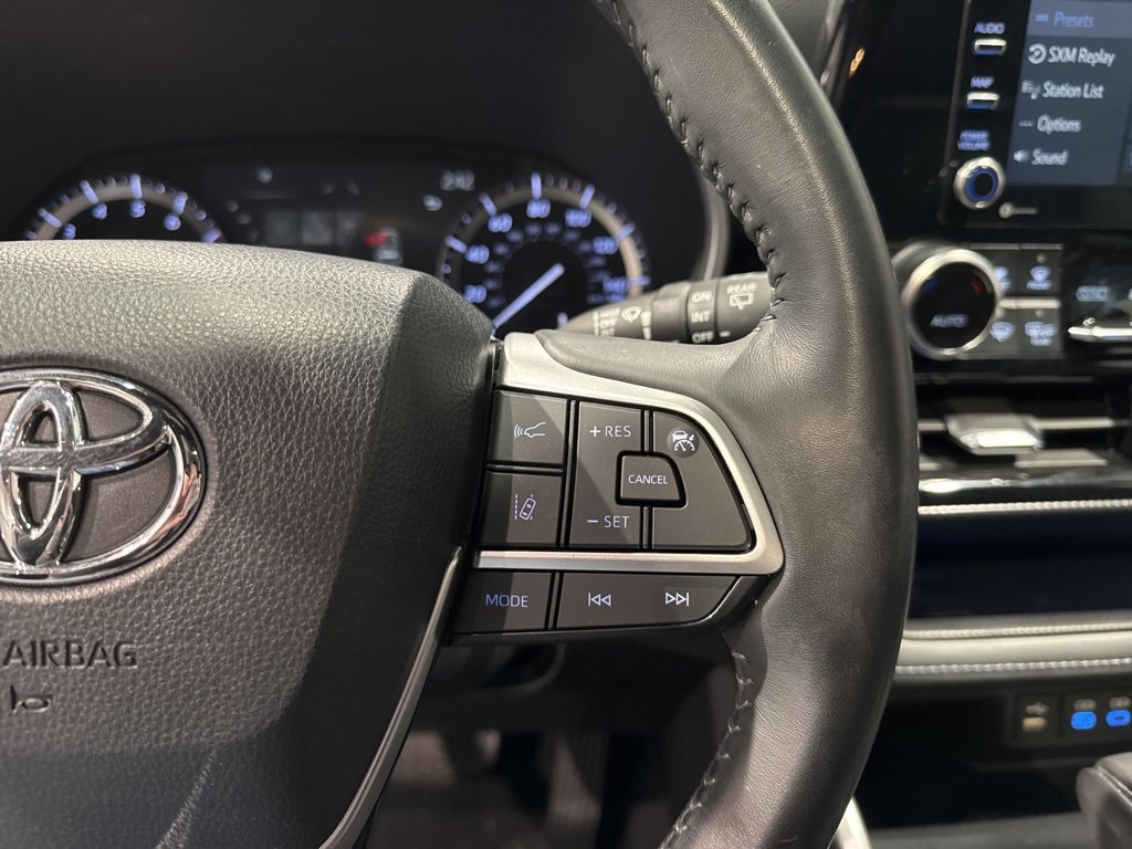 Used 2022 Toyota Highlander XSE image 24