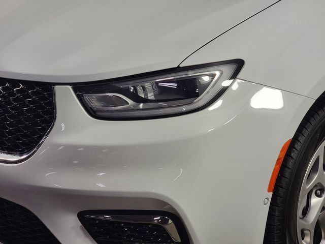 Used 2023 Chrysler Pacifica Limited AWD/4WD image 9