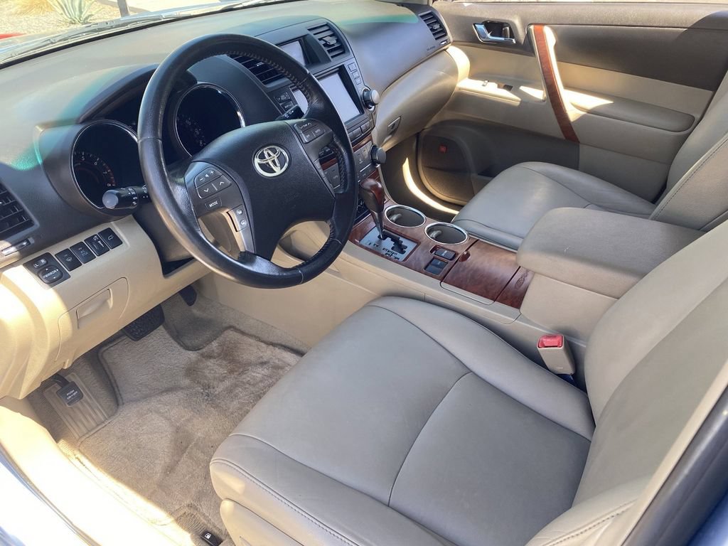 Used 2010 Toyota Highlander Limited FWD image 17