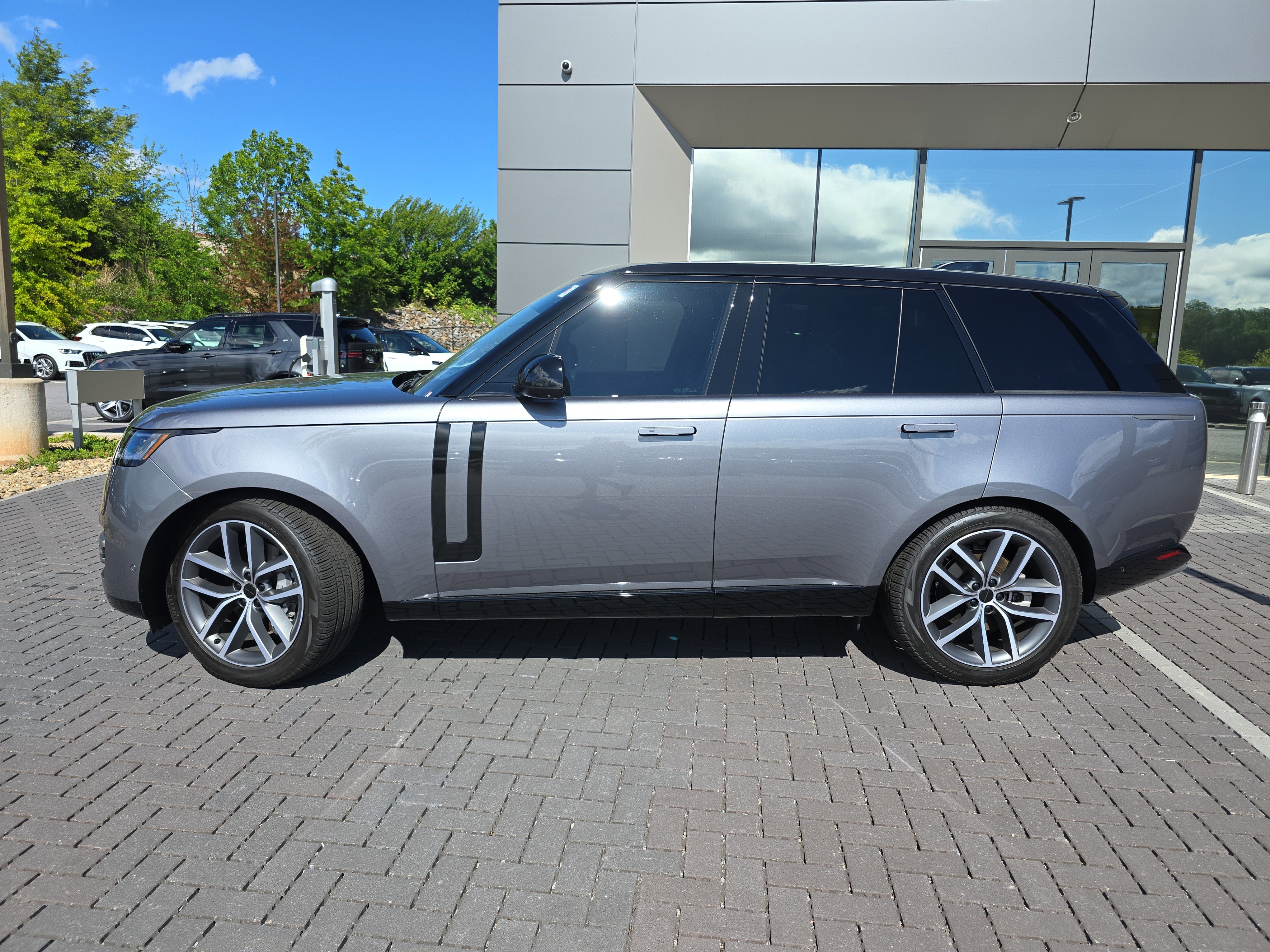 Certified 2026 Land Rover Range Rover SE AWD/4WD image 8