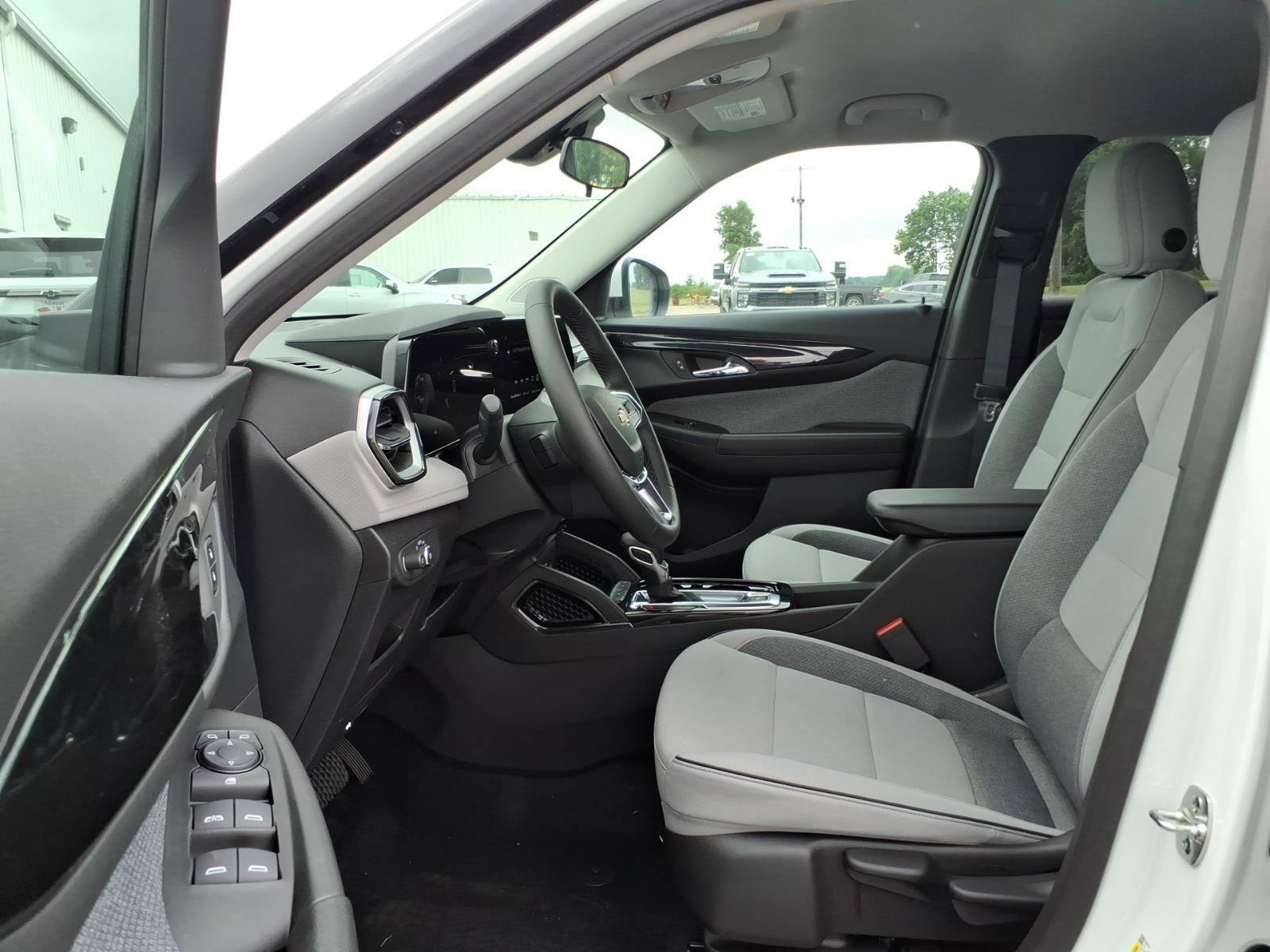 New 2026 Chevrolet TrailBlazer LT w/ LT Cold Weather Package FWD image 15