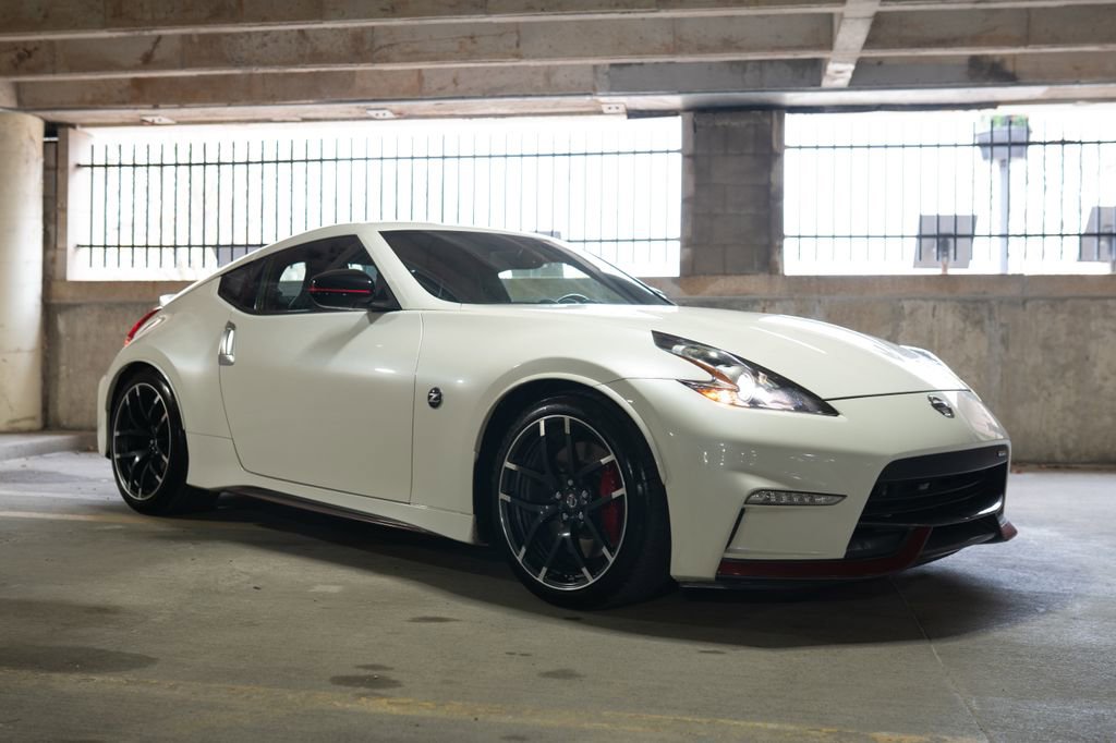 Used 2017 Nissan 370Z NISMO image 8