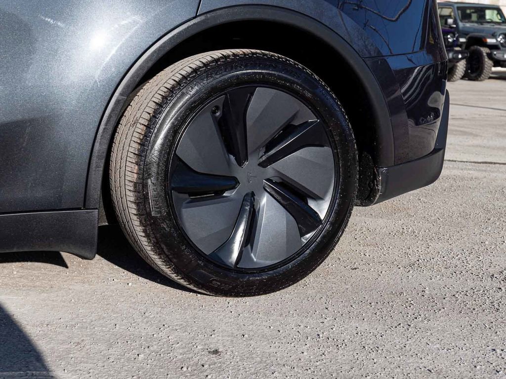 Used 2026 Tesla Model Y Long Range image 8