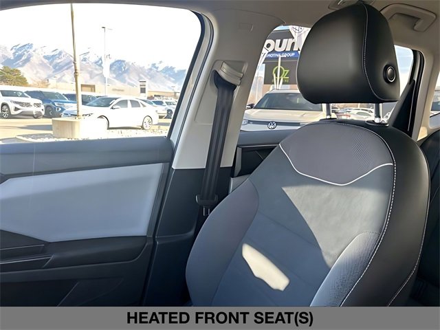 Used 2023 Volkswagen Taos SE w/ Panoramic Sunroof Package image 35