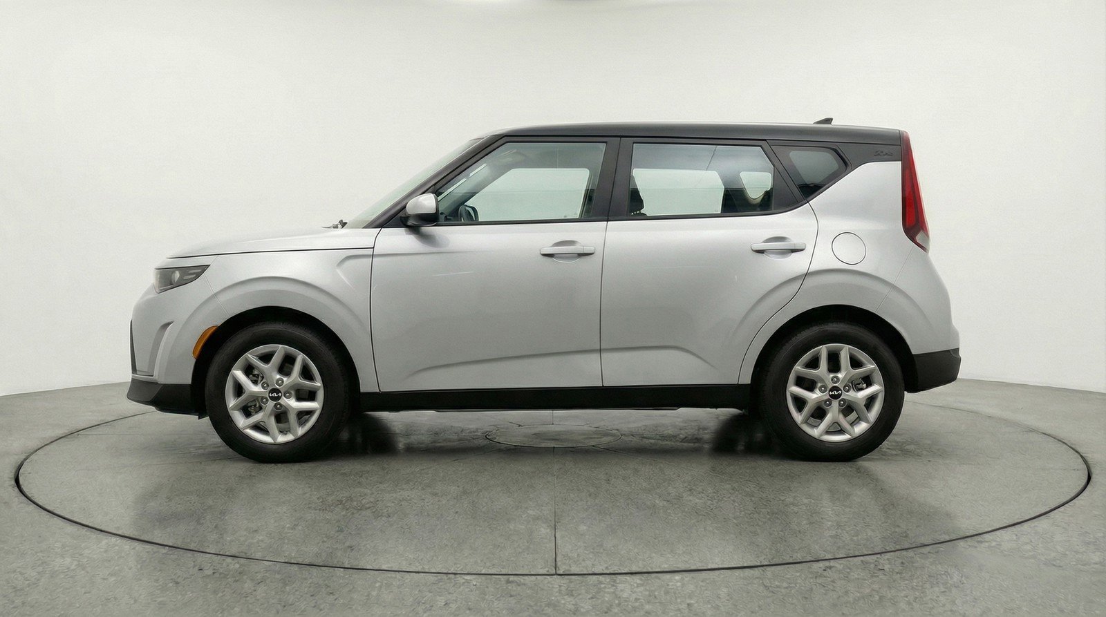 Used 2025 Kia Soul LX w/ LX Technology Package image 3