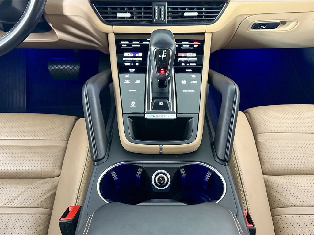 Certified 2023 Porsche Cayenne AWD/4WD image 16