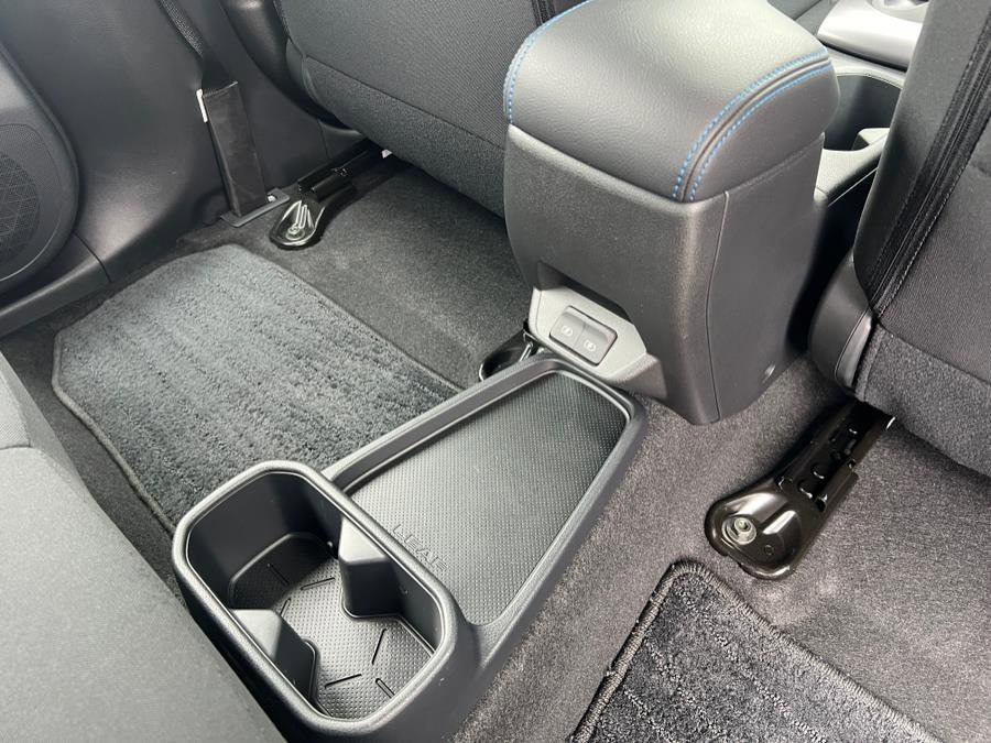 Used 2025 Nissan Leaf S image 41