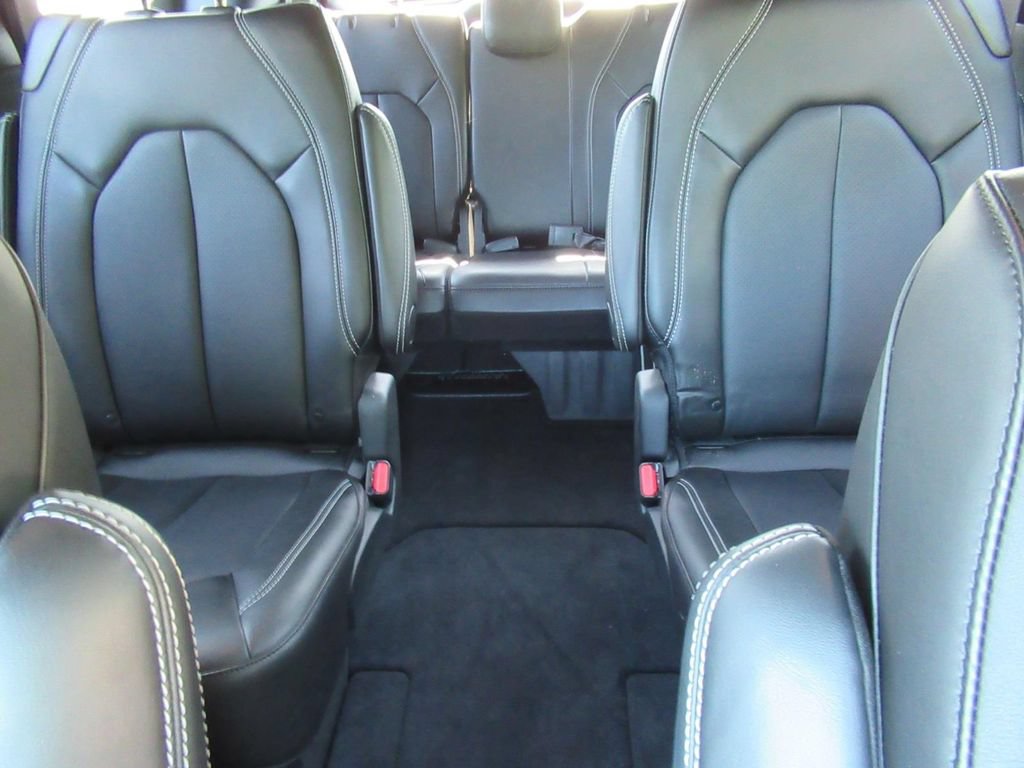 New 2026 Chrysler Voyager LX FWD image 17