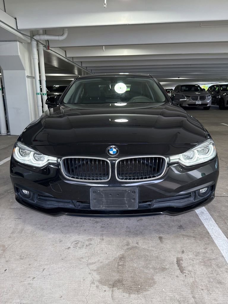Used 2018 BMW 320i Sedan RWD image 2