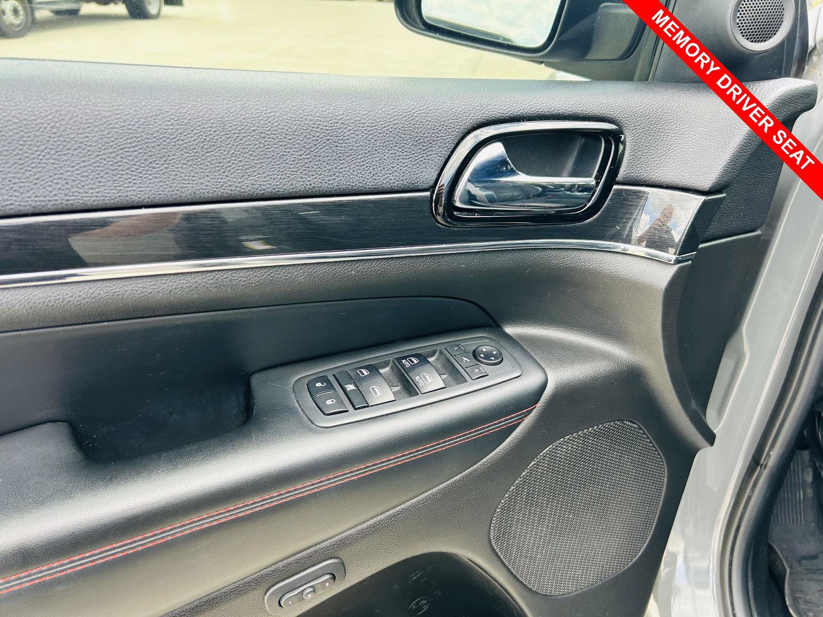 Used 2019 Jeep Grand Cherokee Trailhawk AWD/4WD image 16