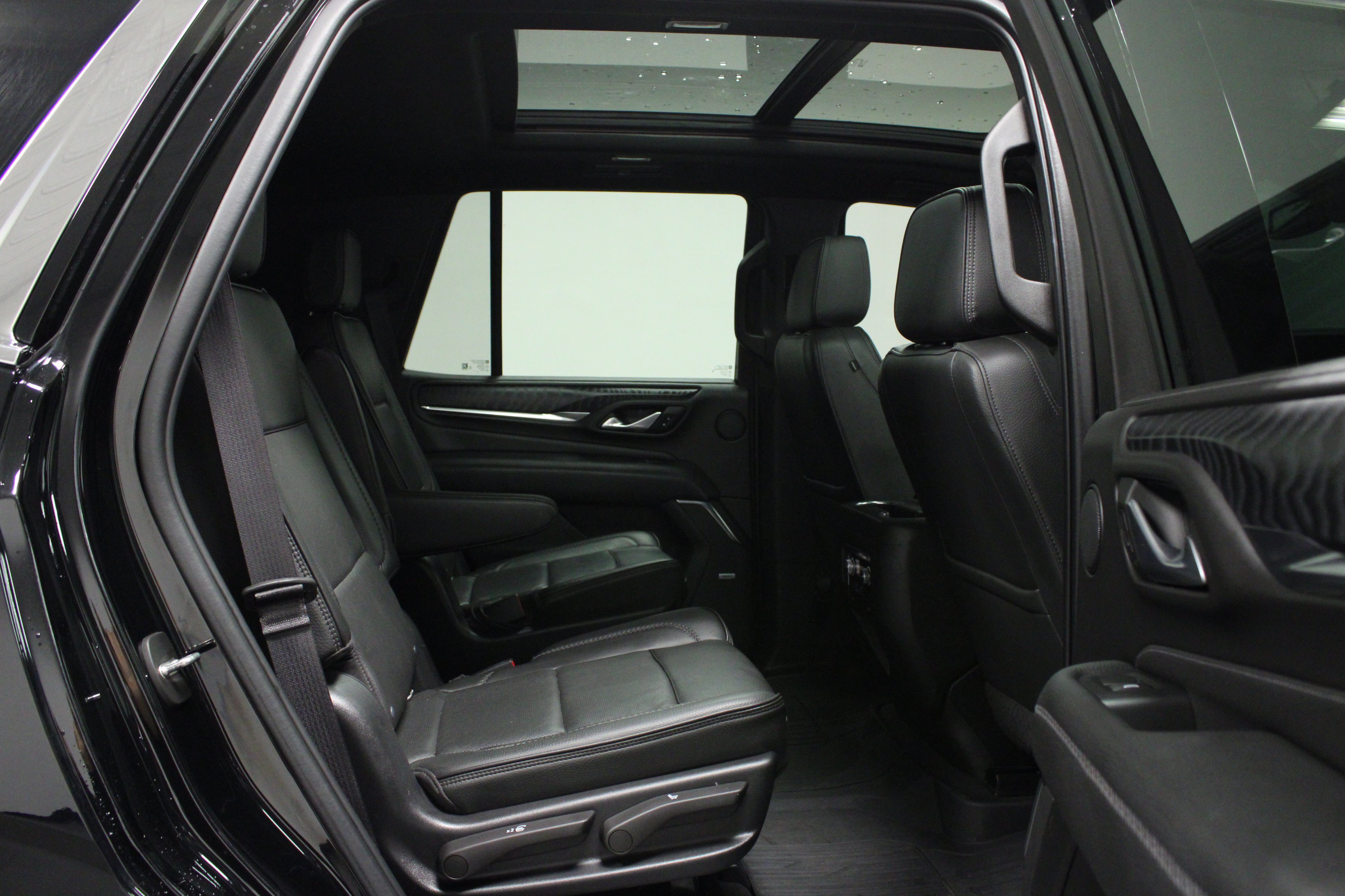 Used 2022 GMC Yukon Denali AWD/4WD image 16