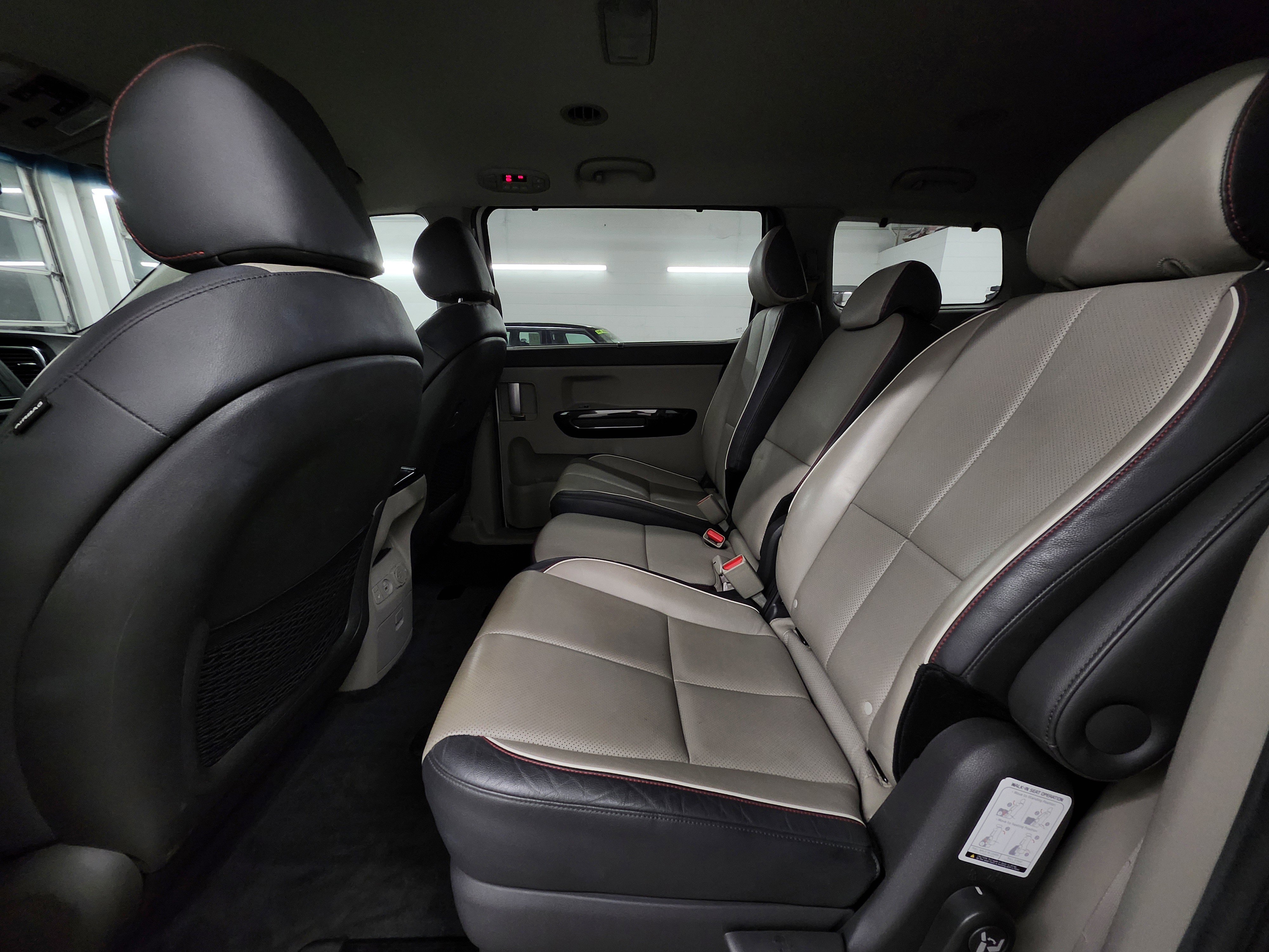 Used 2015 Kia Sedona SX image 22