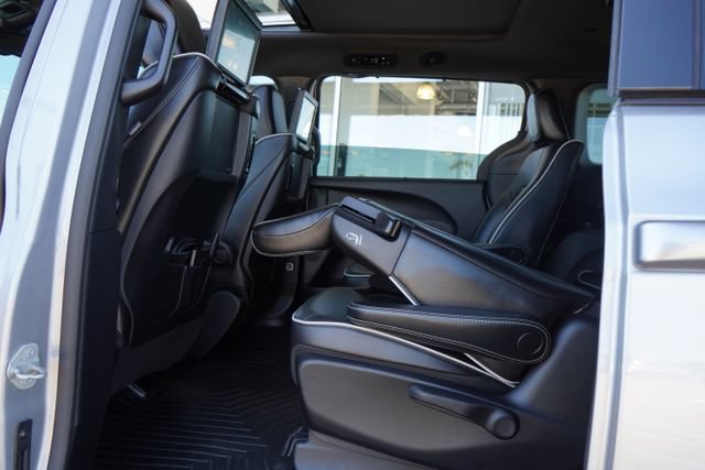 Used 2021 Chrysler Pacifica Limited w/ Uconnect Theater Family Group FWD image 26