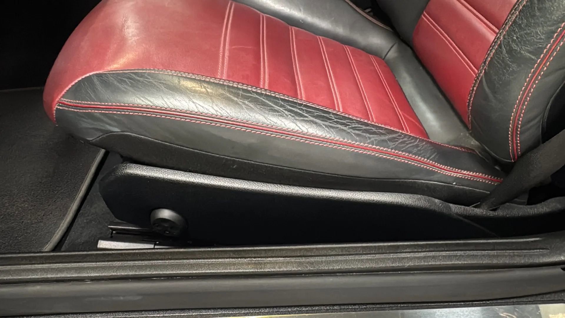Used 2020 Mercedes-Benz SLC 300 image 29